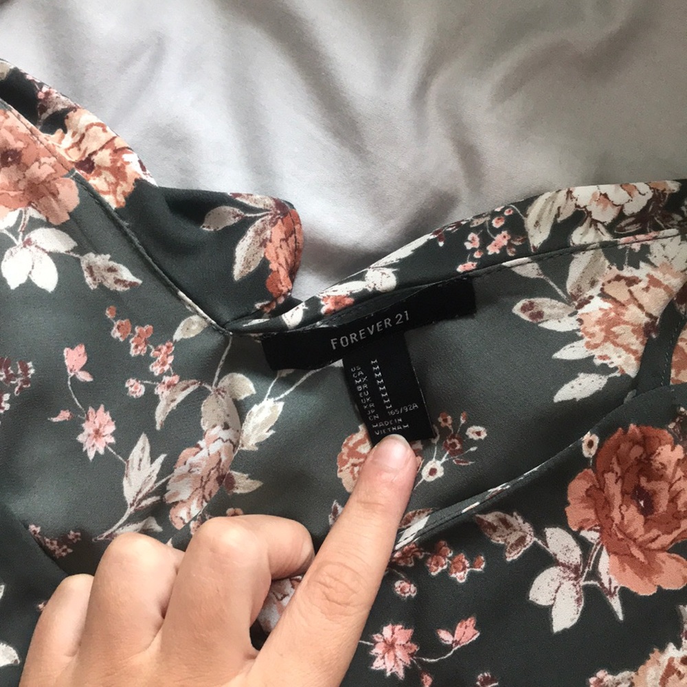 Green off the shoulder floral shirt - Picture 2 of 3